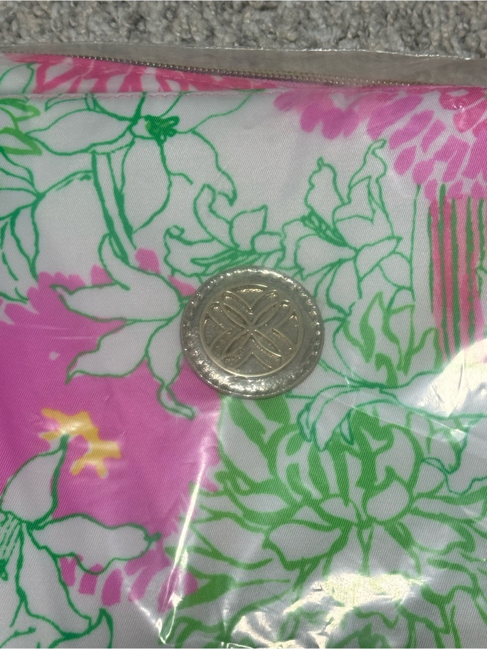 NWT Lilly Pulitzer Cosmetic Pouch in Resort White Mum Patch - Picture 5 of 7